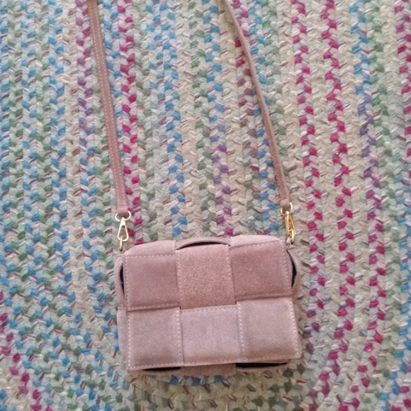 Gorgeous Italian Leather Beige Woven Crossbody Bag Excellent Condition - Picture 8 of 11